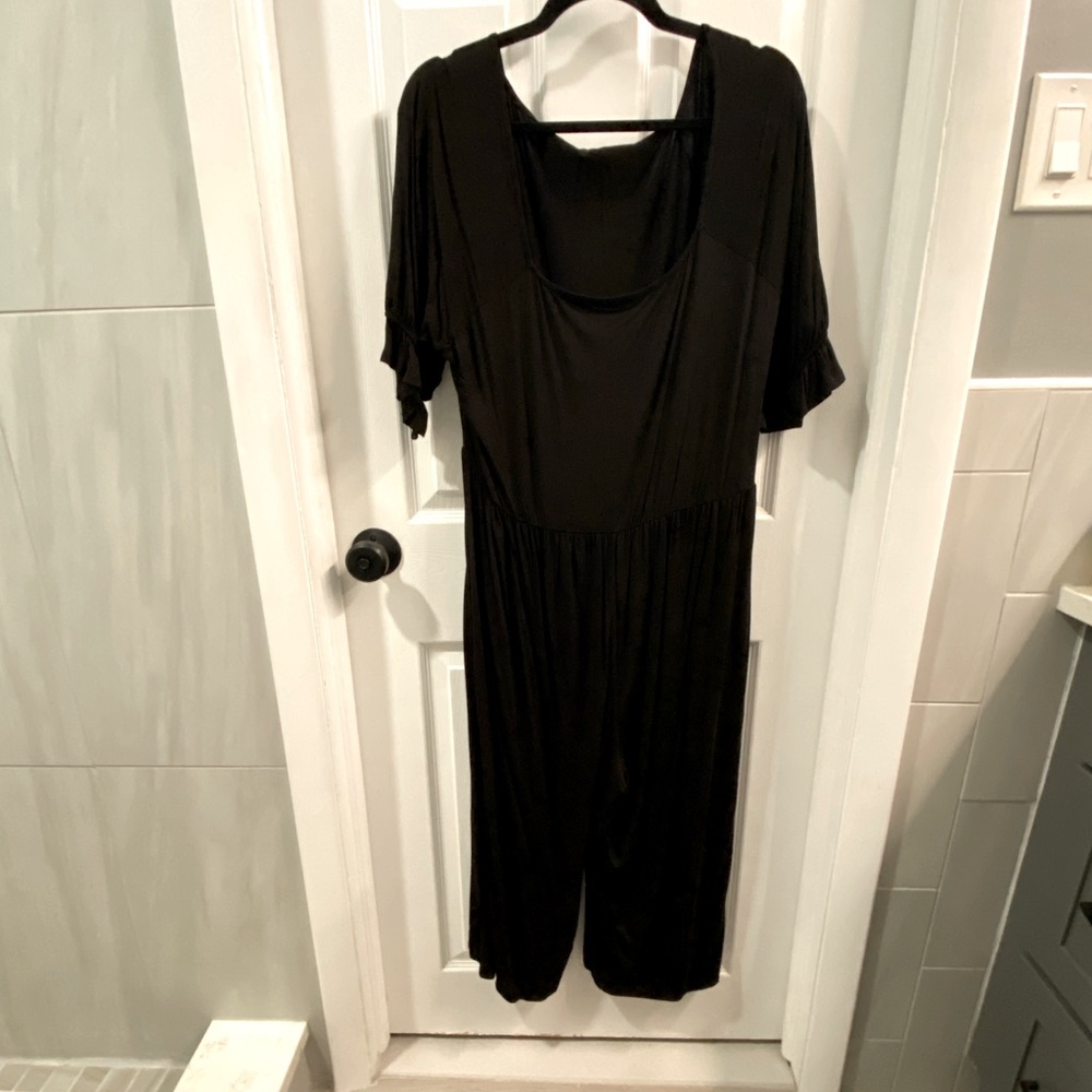 🖤black square neck jumpsuit size 1X